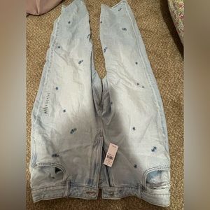 American Eagle Highest Rise Mom Jean (floral)